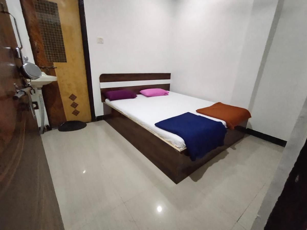 Sai Ganesh Guest House Ширді Екстер'єр фото