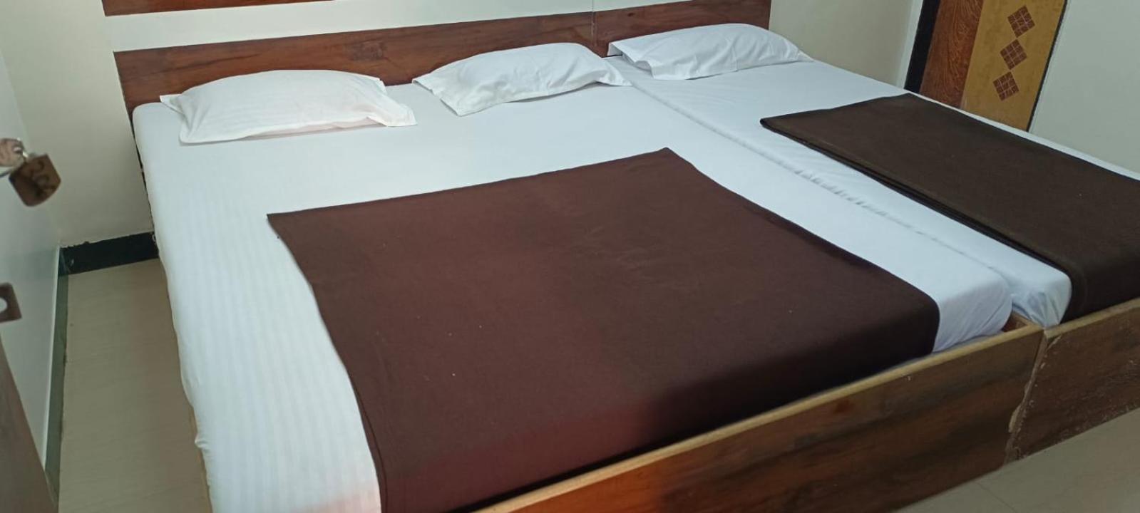 Sai Ganesh Guest House Ширді Екстер'єр фото